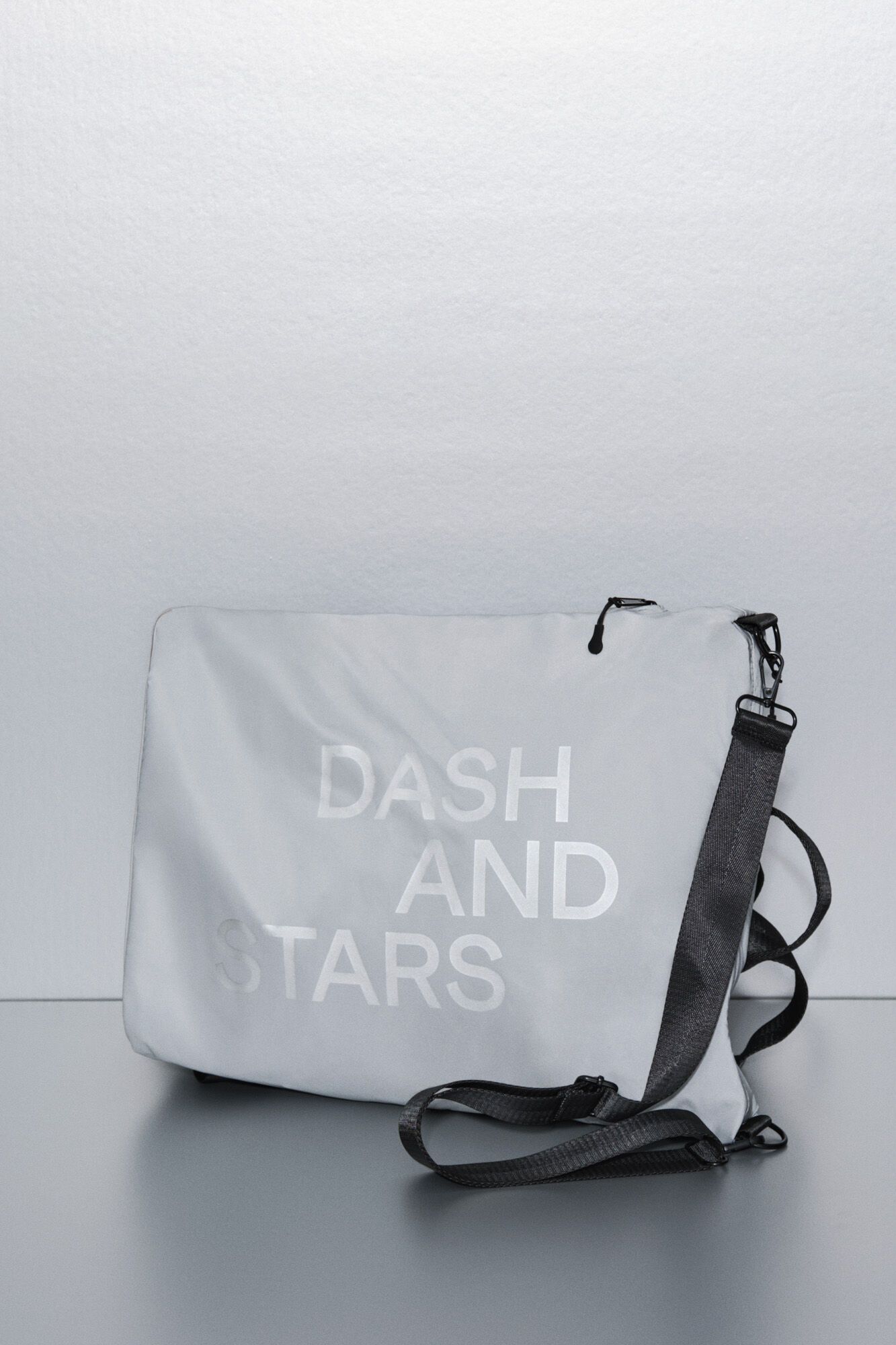Dash and Stars Mochila de nylon com efeito met&aacute;lico multiposi&ccedil;&atilde;o cinzento