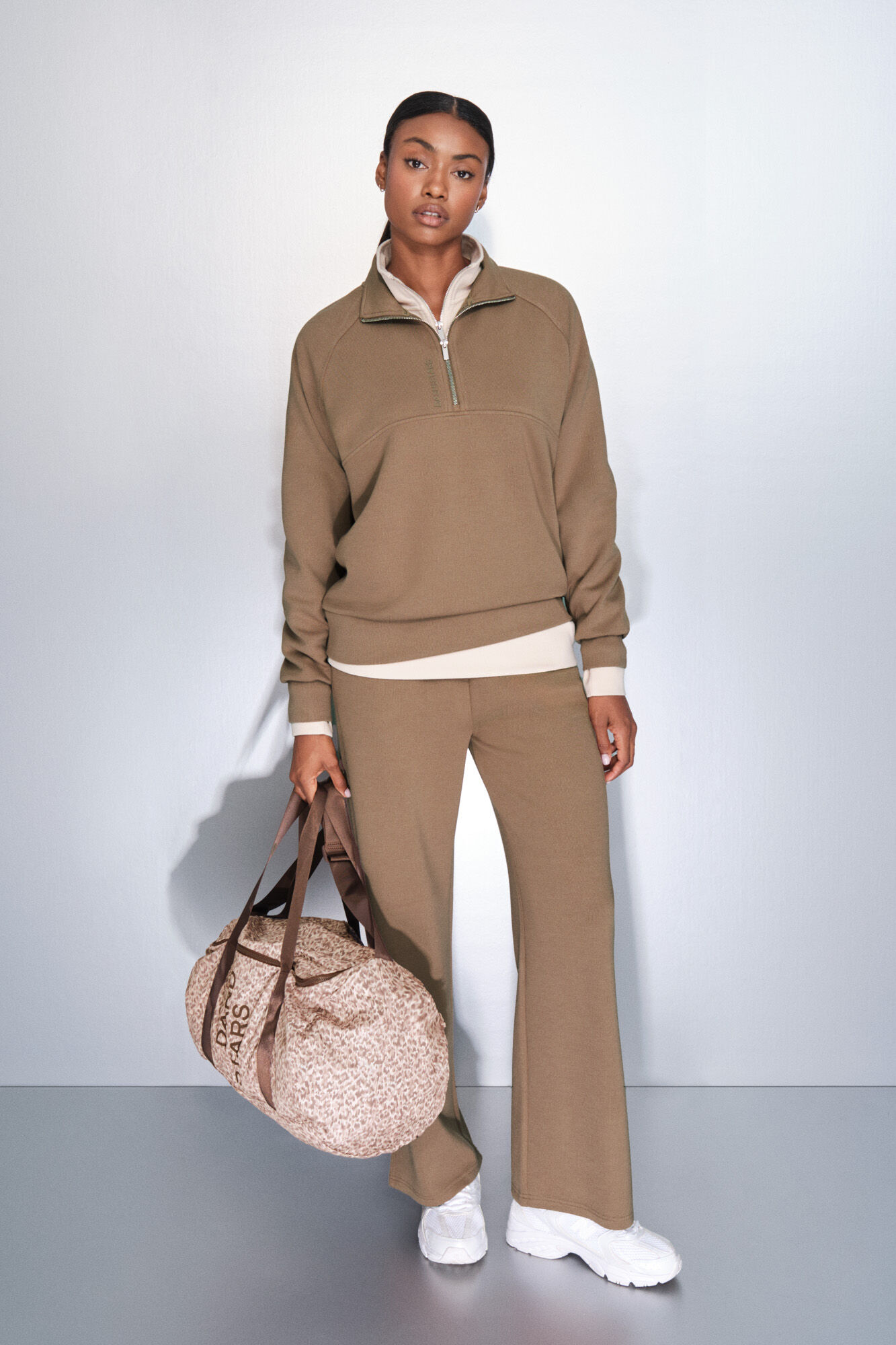 Dash and Stars Moletom sweatshirt com gola cru