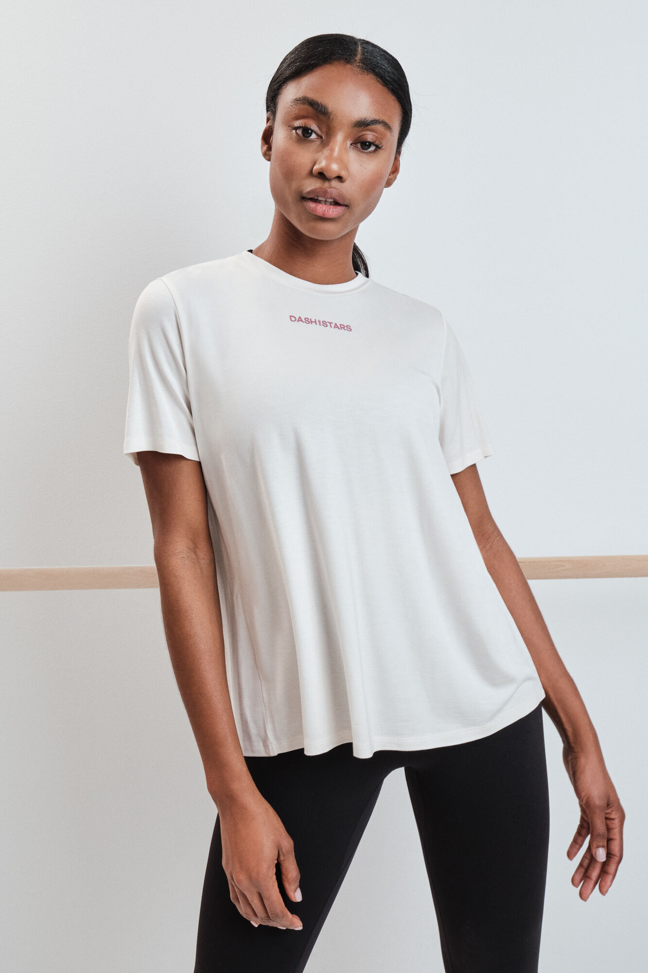 Dash and Stars T-shirt manga curta em modal branca beige