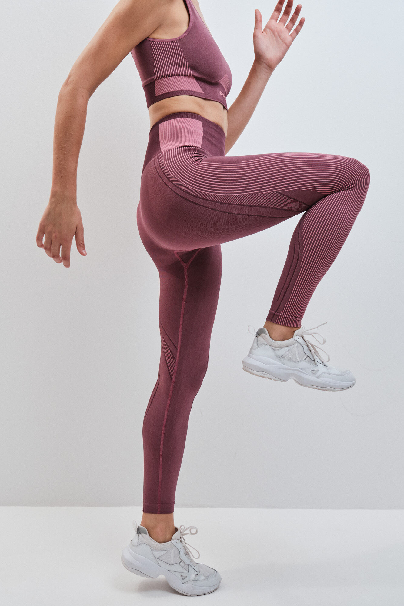 Dash and Stars Leggings largo SEAMLESS COMFORT burgundy