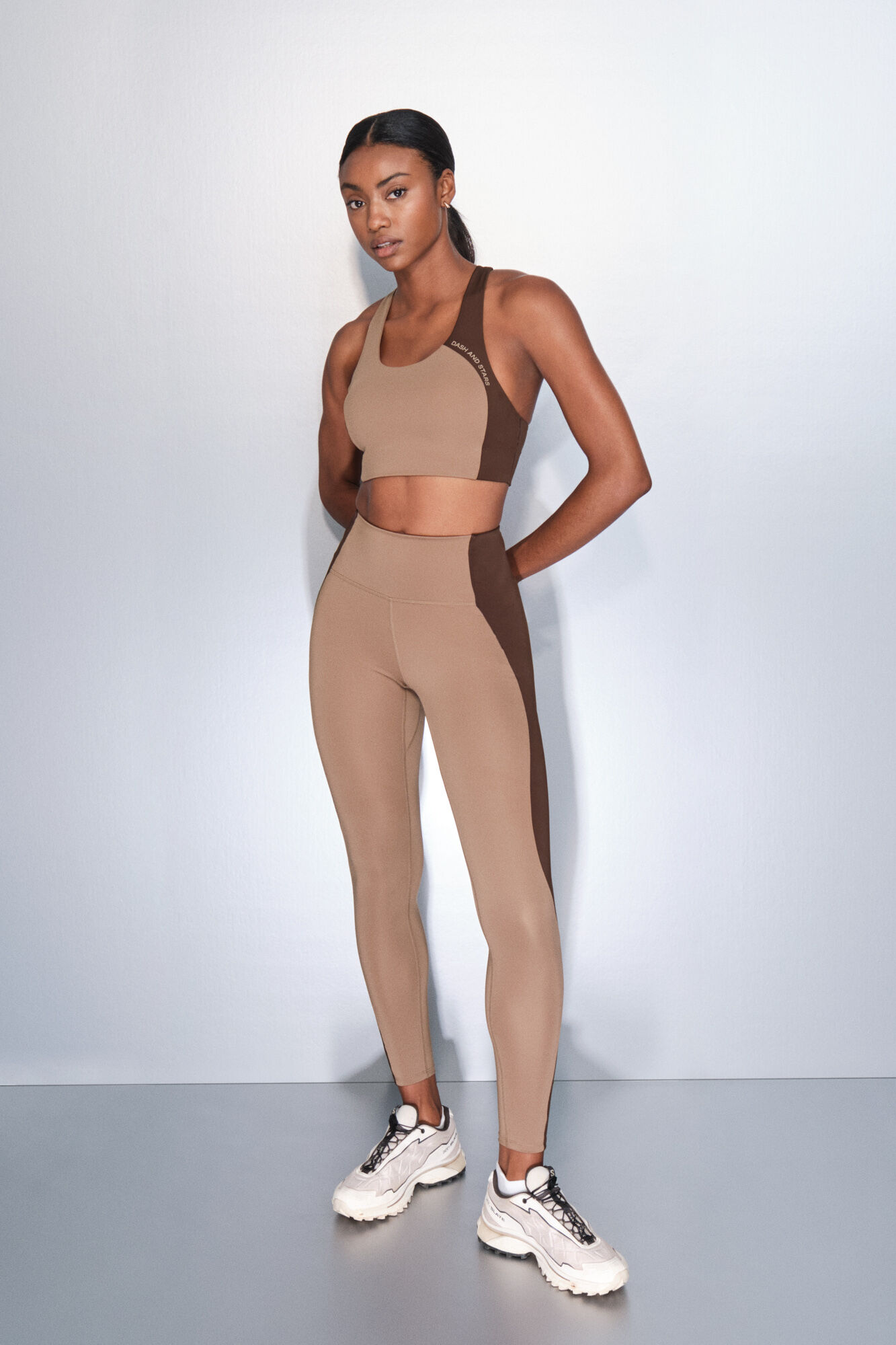 Dash and Stars Sujetador deportivo 4D STRETCH color block nude