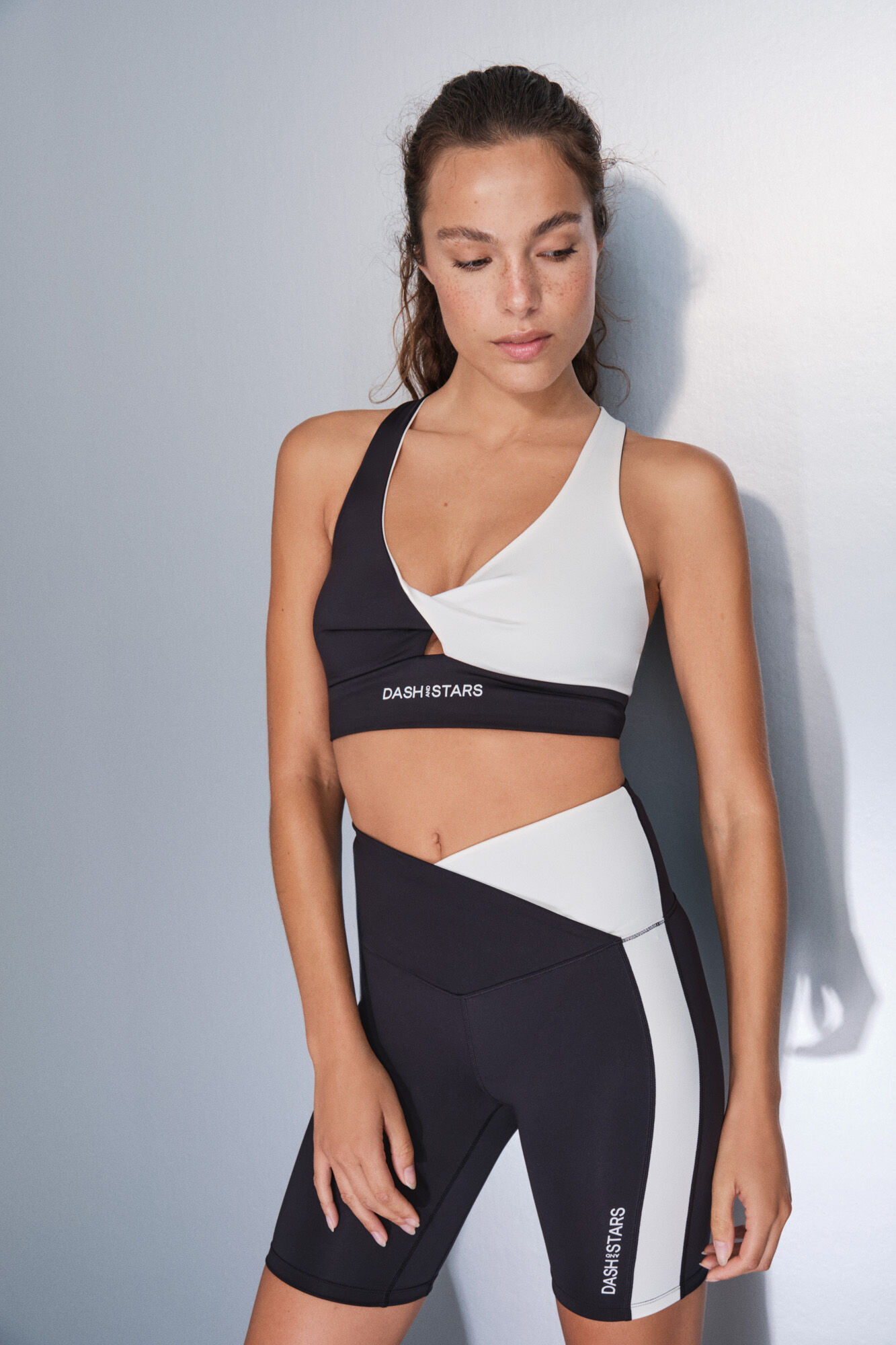 Dash and Stars Soutien desportivo 4D Stretch preto e branco preto