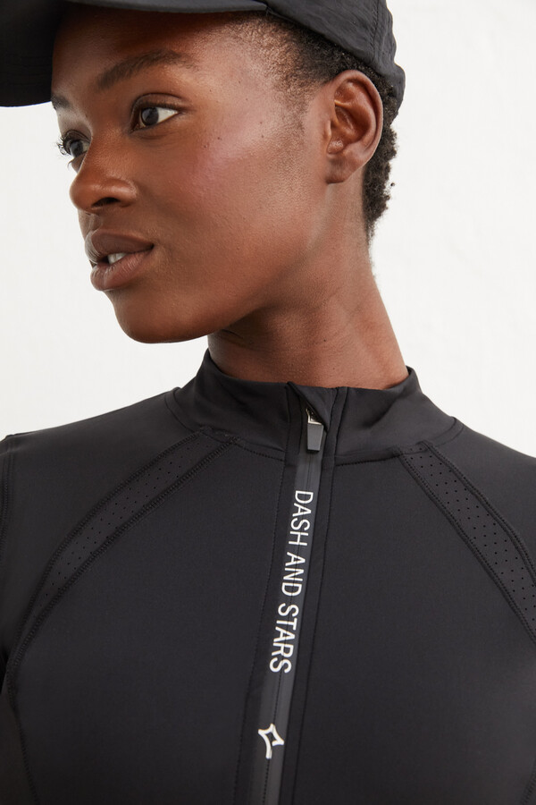 Gorra negra técnica logo reflectante, Accesorios deportivos de mujer