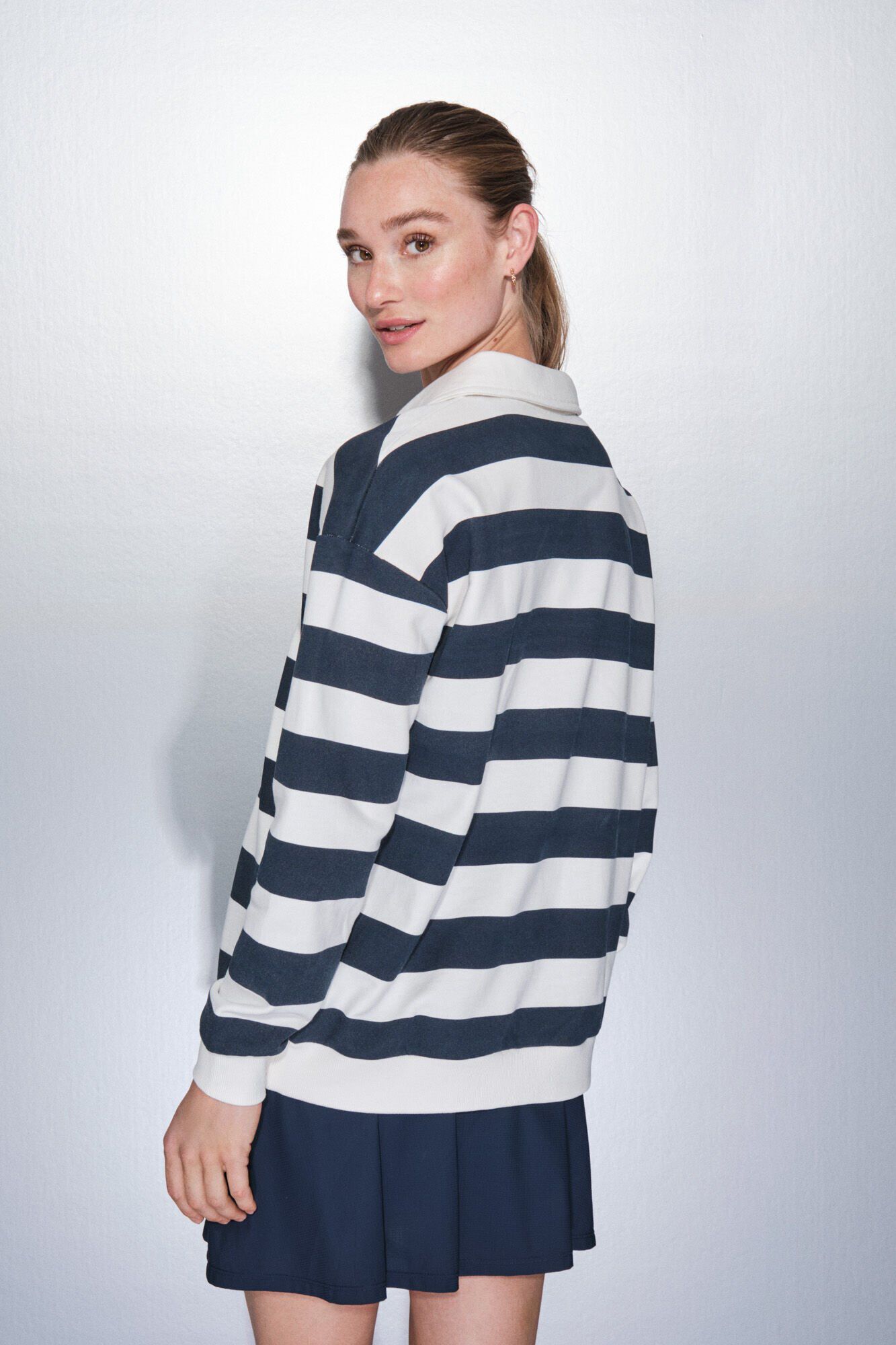 Dash and Stars Sweatshirt 100% algod&atilde;o com estampado riscas azul