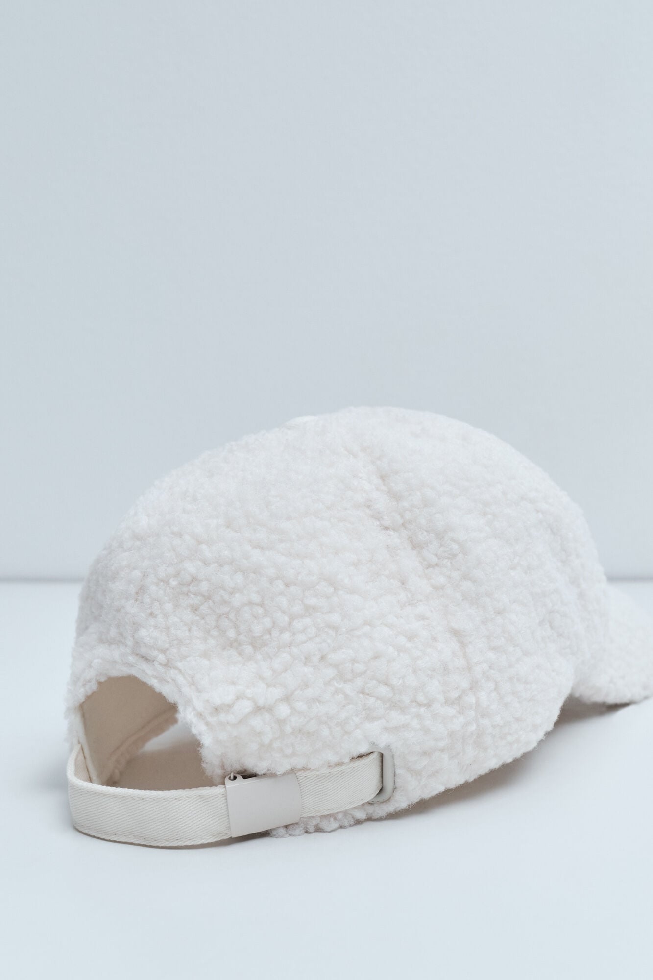 0 Bon&eacute; borrego branco beige