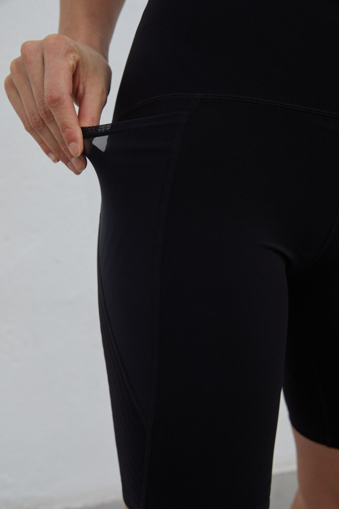 Legging corto negro microfibra Power Sculpt Mallas deportivas de mujer Dash and Stars