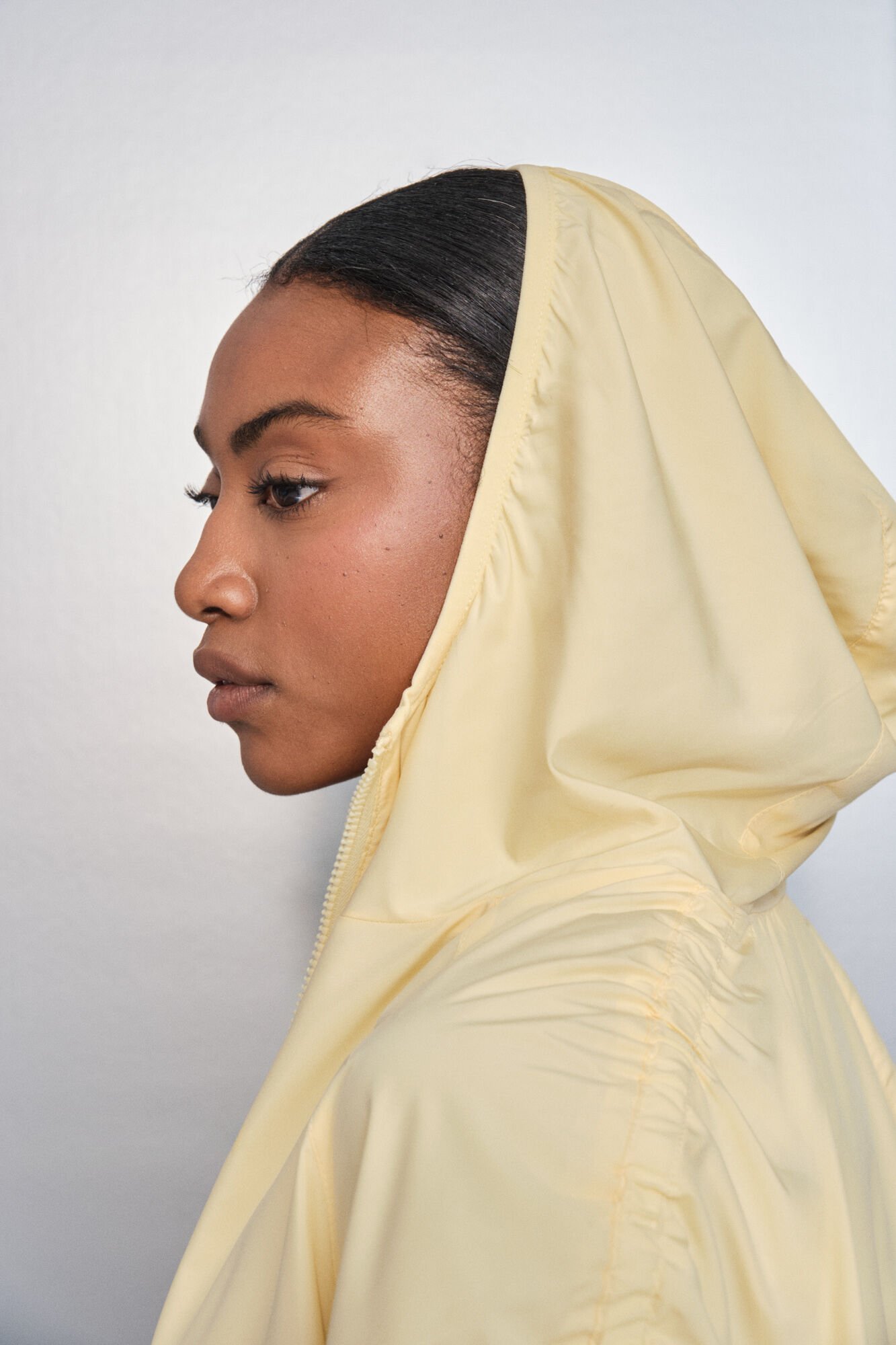 Dash and Stars Casaco leve revers&iacute;vel com capuz amarelo impress&atilde;o