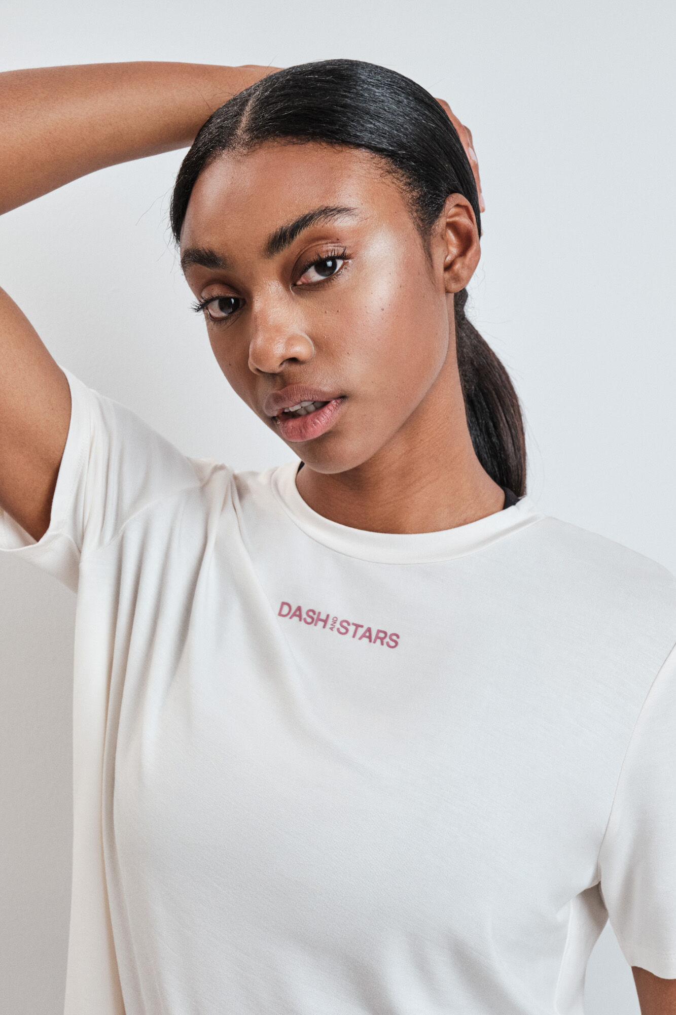 Dash and Stars T-shirt manga curta em modal branca beige