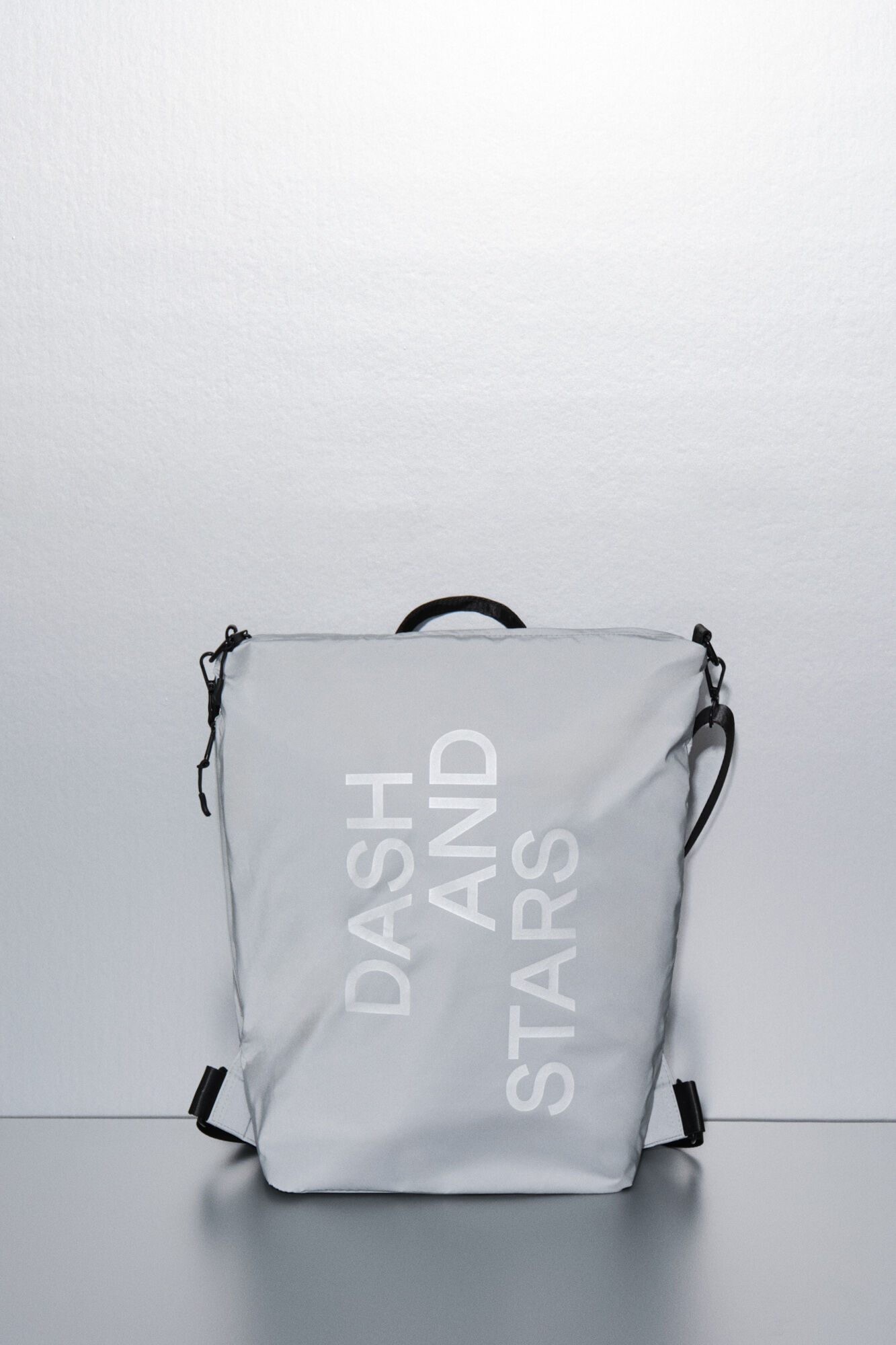 Dash and Stars Mochila de nylon com efeito met&aacute;lico multiposi&ccedil;&atilde;o cinzento