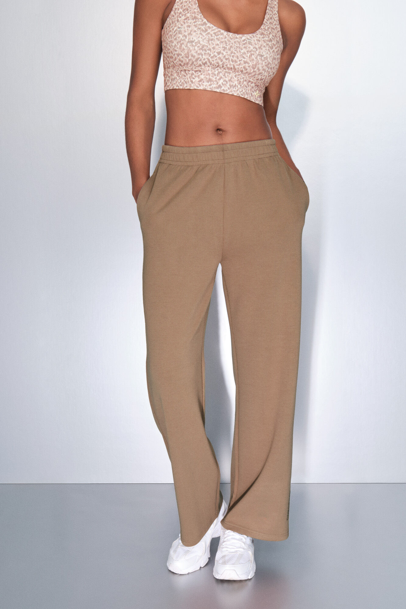 Dash and Stars Cal&ccedil;a largas retas caneladas marrons cru