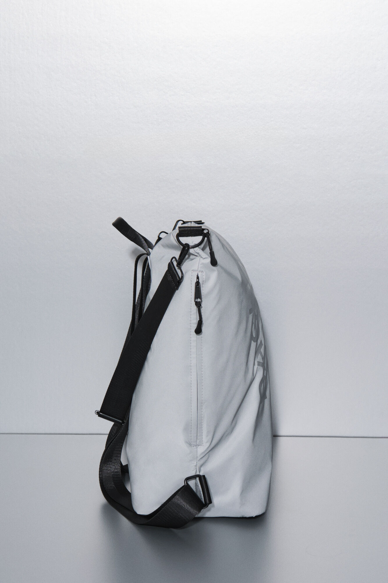 Dash and Stars Mochila de nylon com efeito met&aacute;lico multiposi&ccedil;&atilde;o cinzento