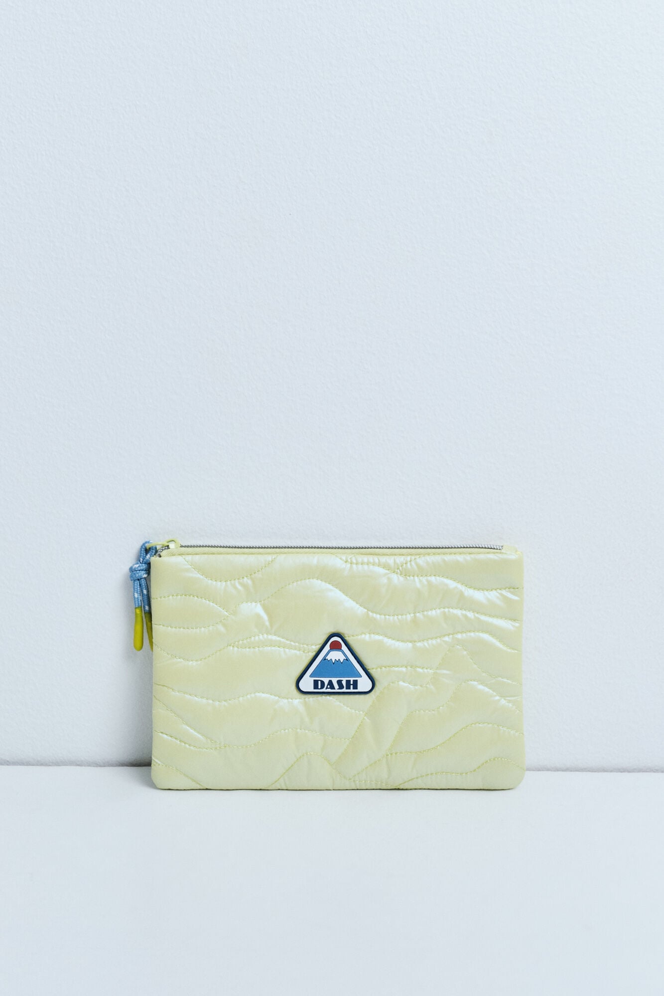 0 N&eacute;cessaire pequeno amarelo metalizado