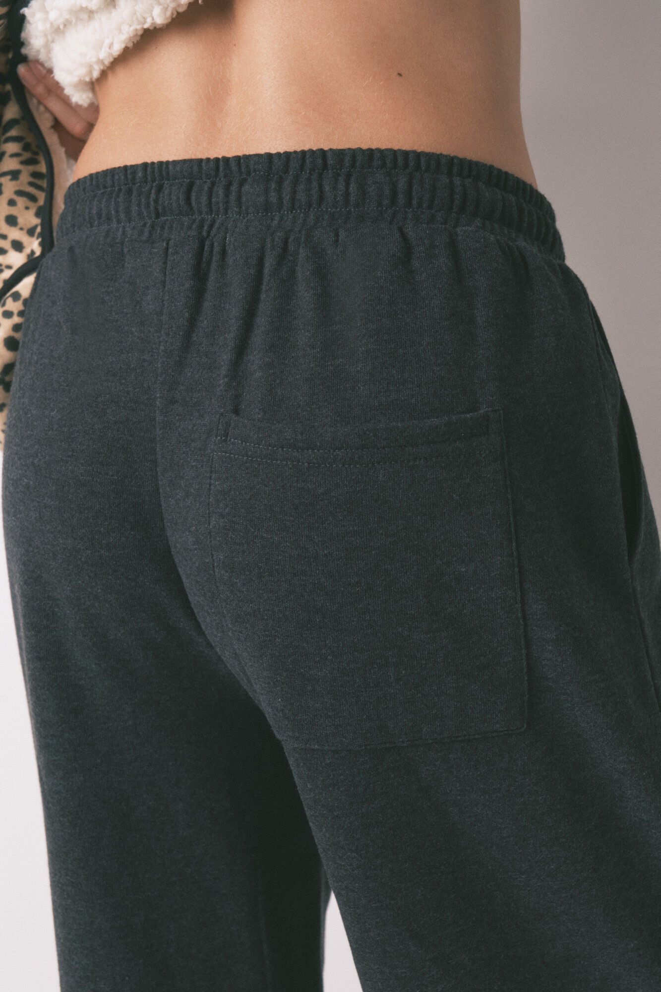 Women'secret Pantal&oacute;n largo carrot felpa fina gris gris