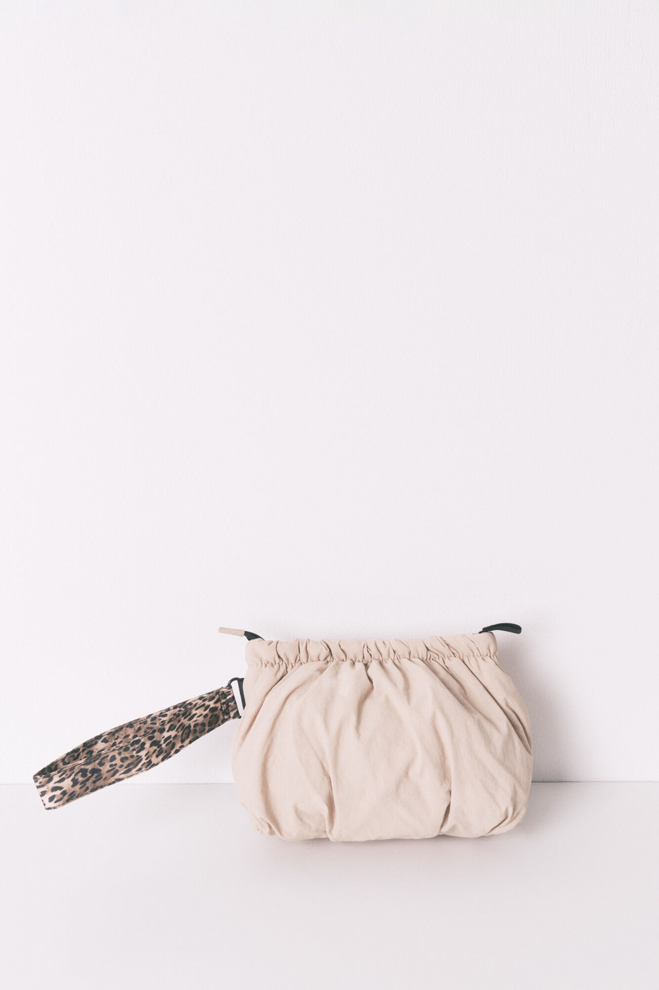 Women'secret N&eacute;cessaire pequena de nylon com estampa de animal cru