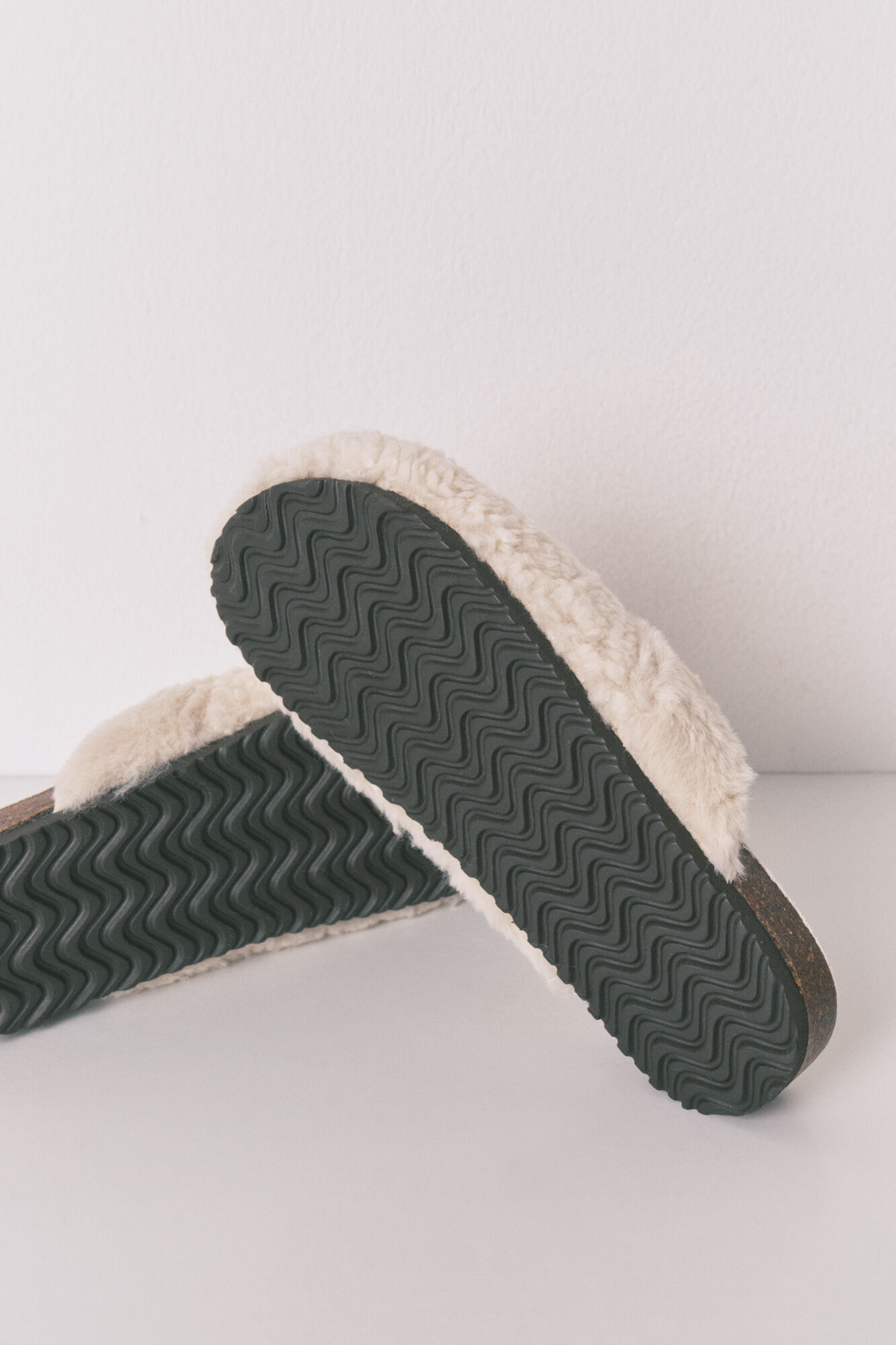 Women'secret Zapatillas tipo zueco borreguito beige marfil