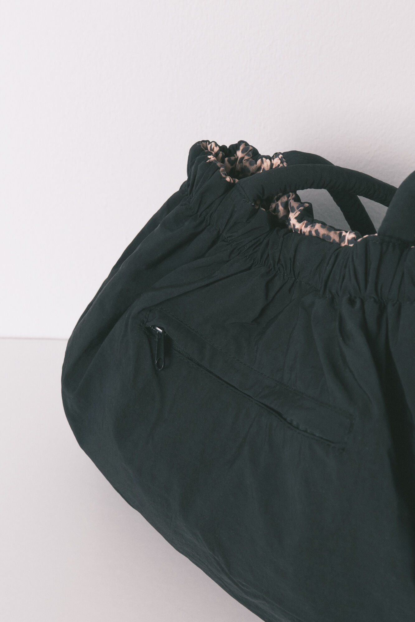 Women'secret Mala de nylon revers&iacute;vel com estampa animal cru