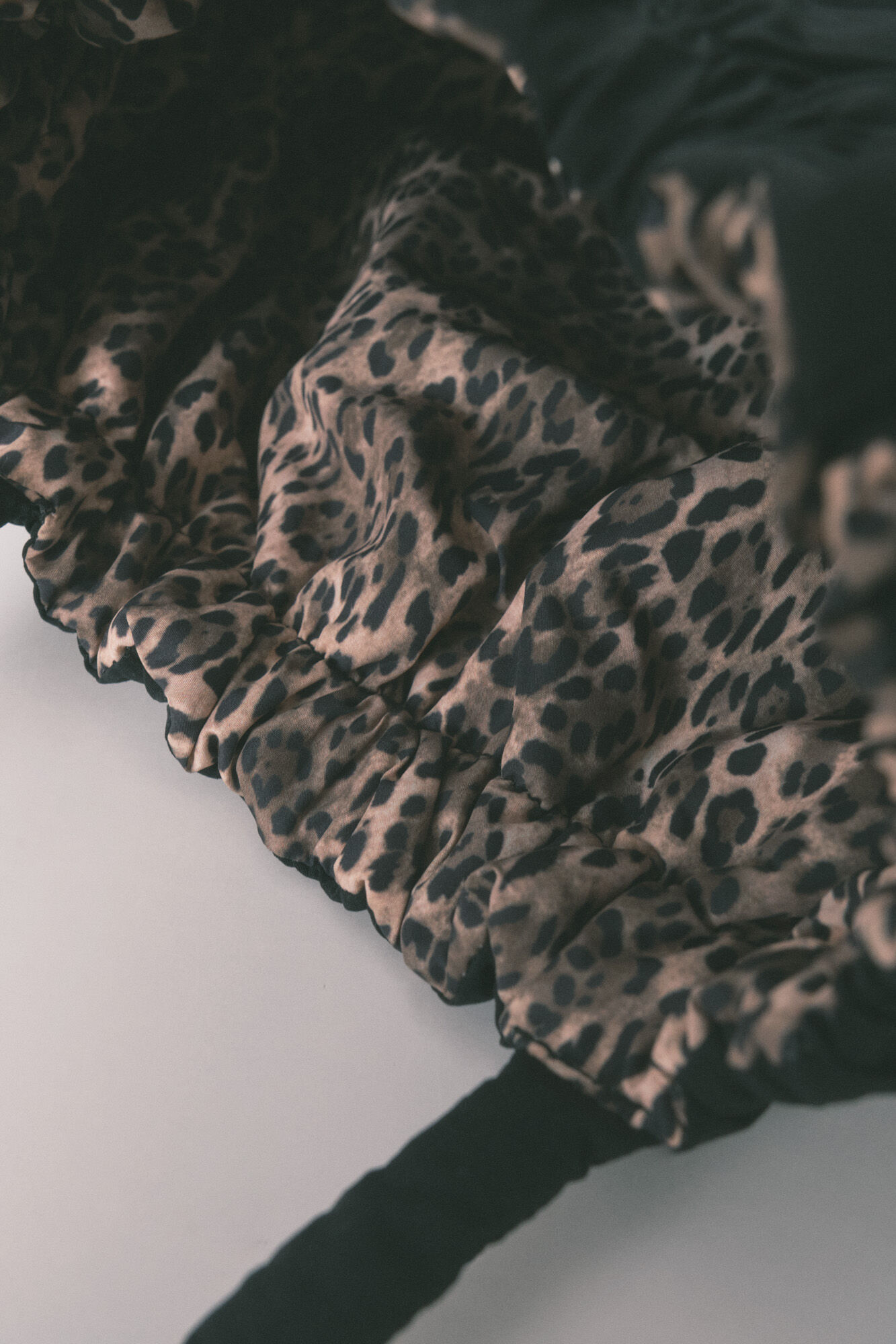 Women'secret Mala de nylon revers&iacute;vel com estampa animal cru