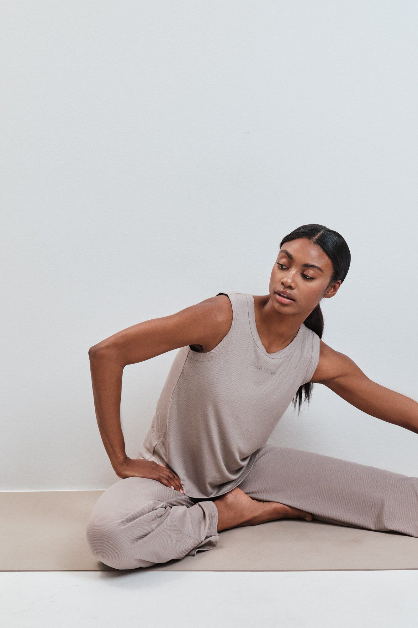 Womensecret Conjunto de camiseta, pantal&oacute;n y zapatillas 